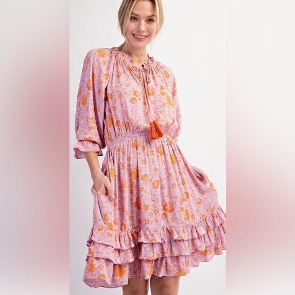 Easel Los Angeles Dresses & Skirts - Easel Floral Tiered Ruffle Dress with Pockets - Pink & Orange
100% Rayon ED21972